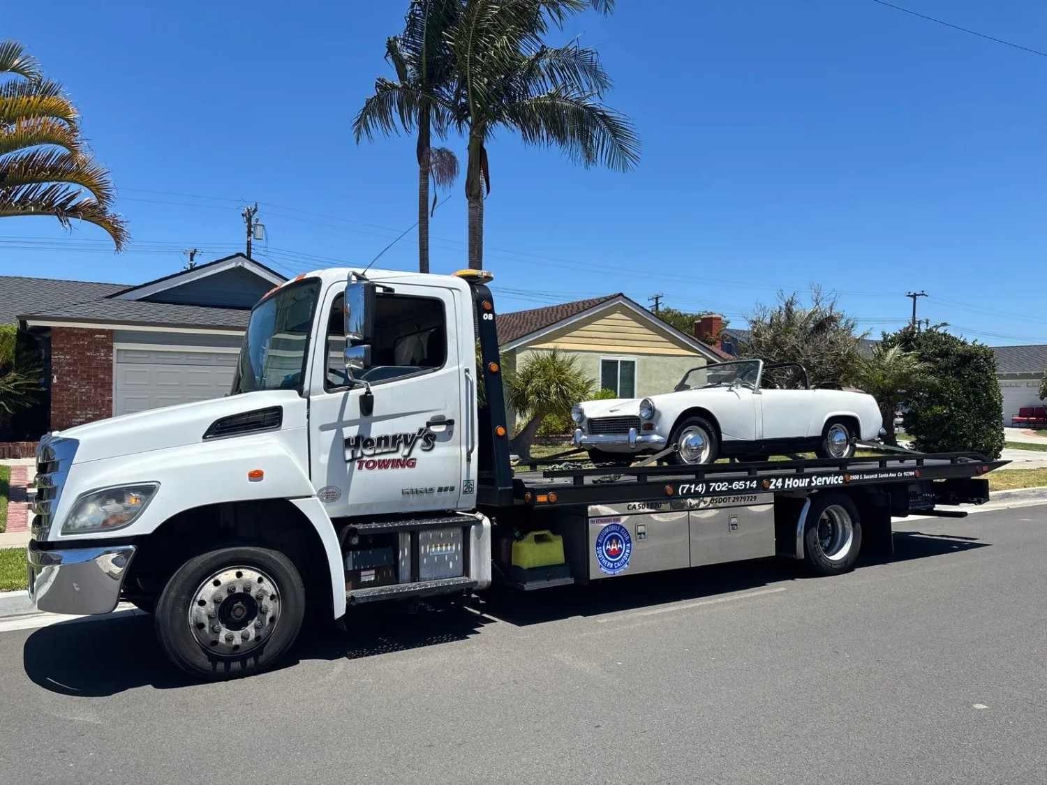 Flatbed towing service in Santa Ana